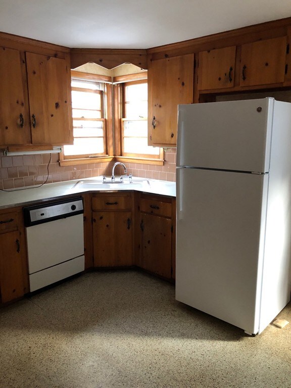 81 Princeton Ave, Waltham, MA 02451 - photo 5