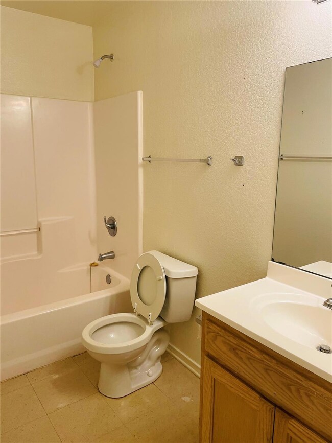 1504 Moss St, Gainesville, TX 76240 - photo 5