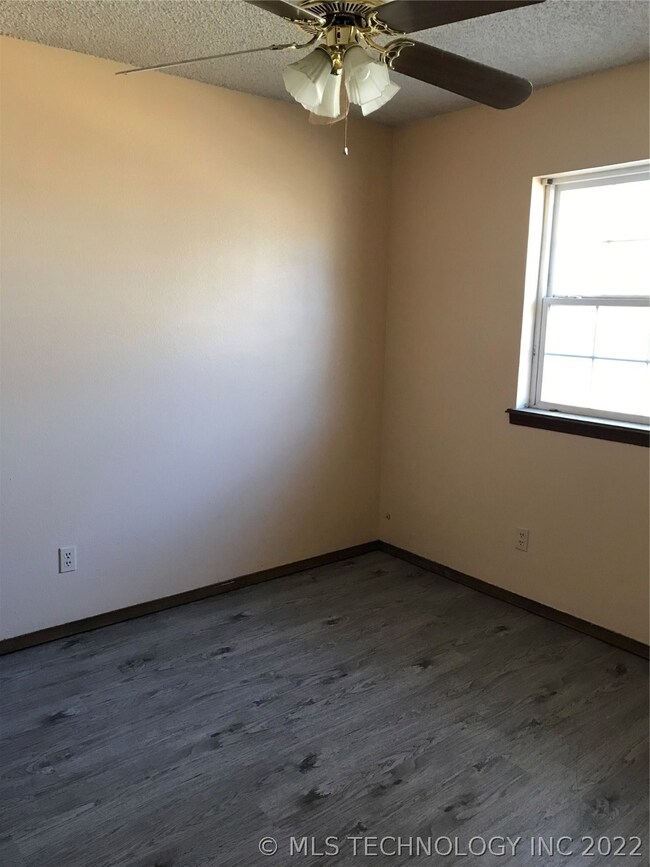 302 W 37th St, Shawnee, OK 74804 - photo 5