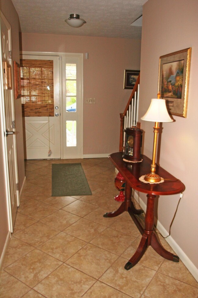 5545 Rockport Rd, Columbus, OH 43235 - photo 2