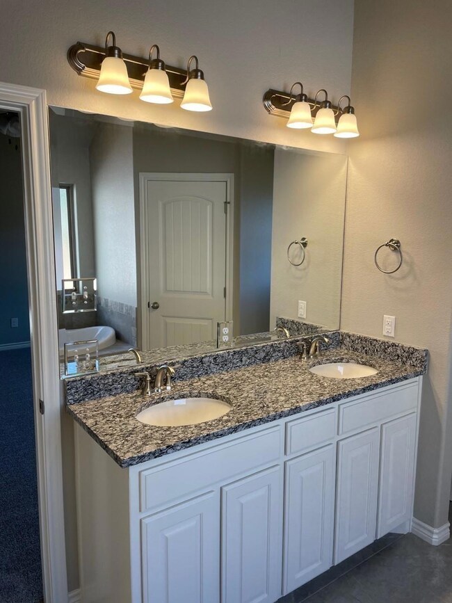 3314 Windcrest Dr, Granbury, TX 76049 - photo 5