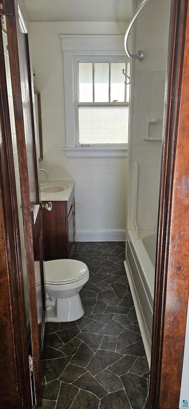 Full bathroom featuring tiled shower / bath combo,