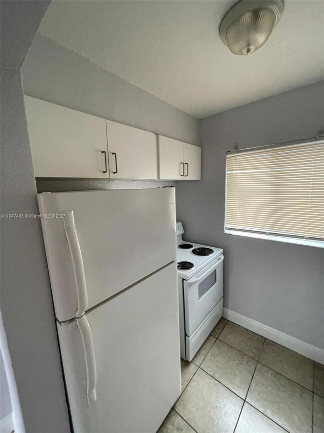 2330 NW 11th St unit 9, Miami, FL 33125 - photo 3