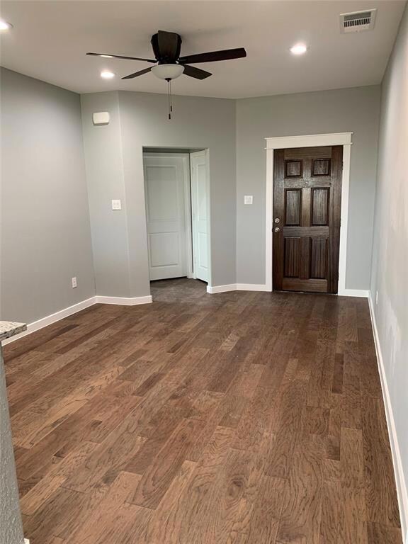 670 S Garrett Ave, Ennis, TX 75119 - photo 5