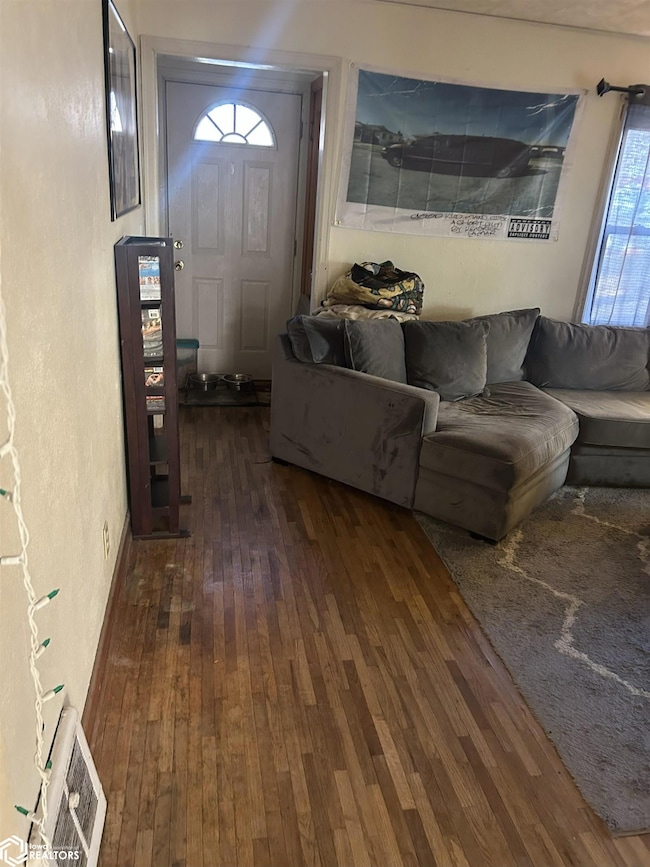 1004 4th Ave E, Oskaloosa, IA 52577 - photo 2