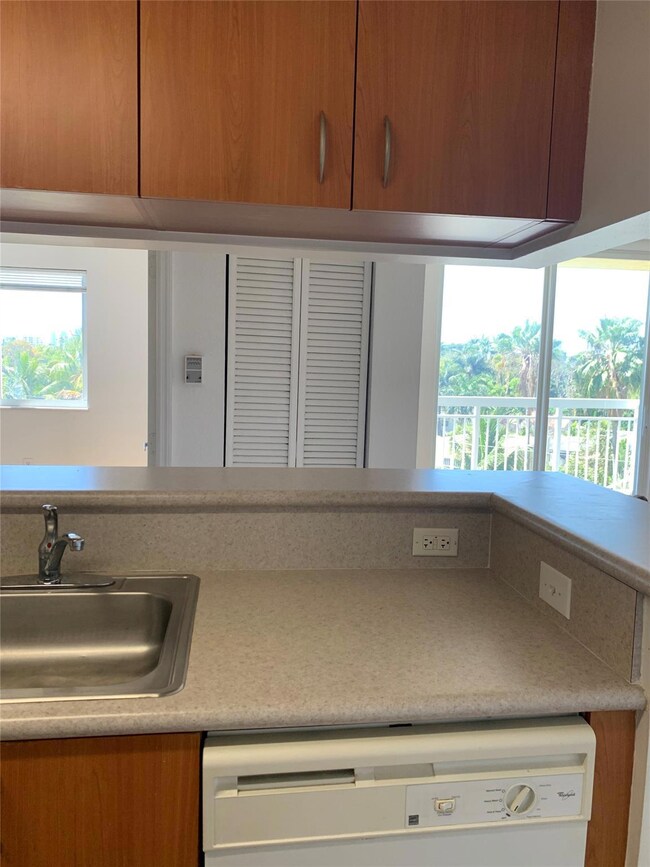 Seybold Pointe Condominium unit 710, Miami, FL 33136 - photo 2