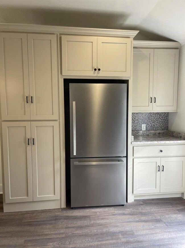 311 W Lampasas St unit A, Ennis, TX 75119 - photo 3