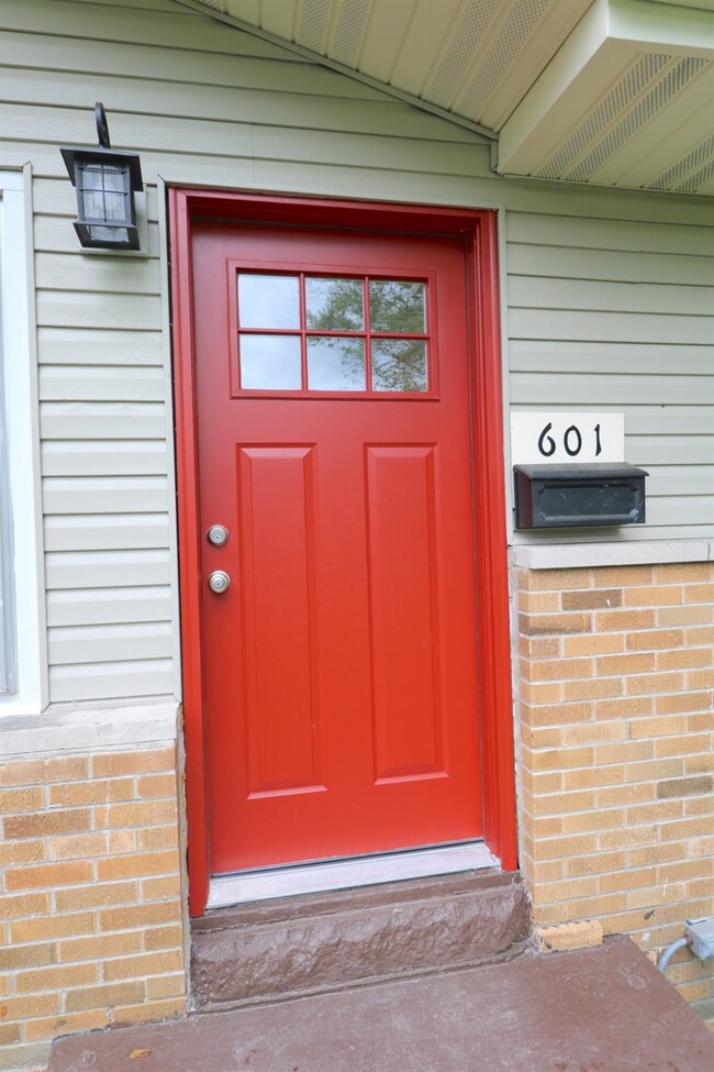 601 W 51st Place, Gary, IN 46408 - photo 2