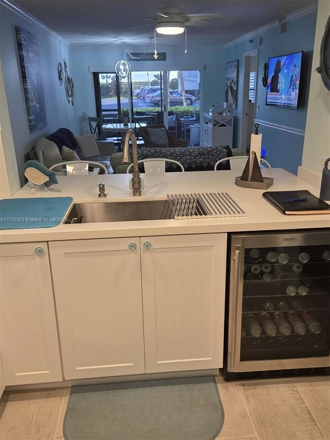 KITCHEN W/ WINE COOLER