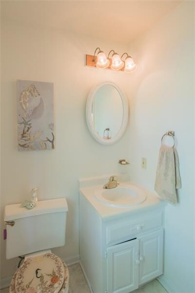 Bright, beachy powder room.