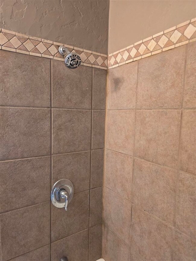 1021 E Gladstone Ave, Frederick, OK 73542 - photo 7