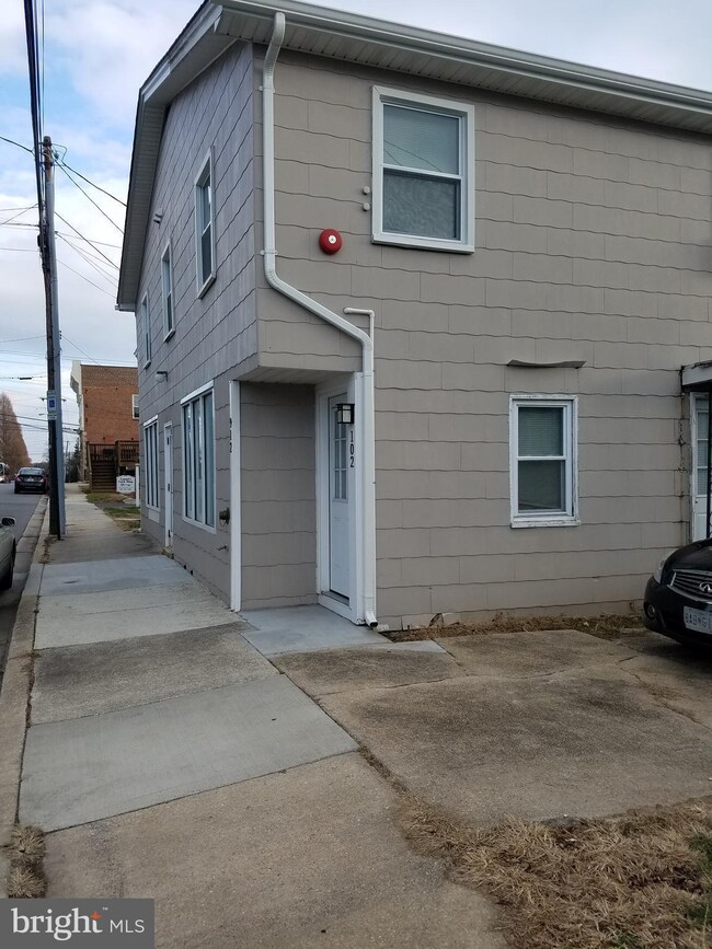 912 Montgomery St unit 102, Laurel, MD 20707 - photo 5