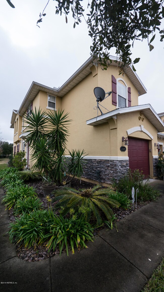 2305 Red Moon Dr, Jacksonville, FL 32216 - photo 2