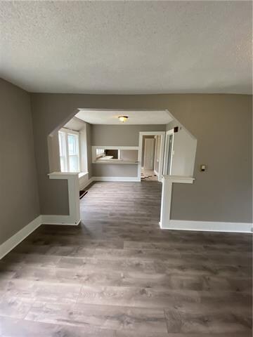 Sizeable living room - view showing into dining ar