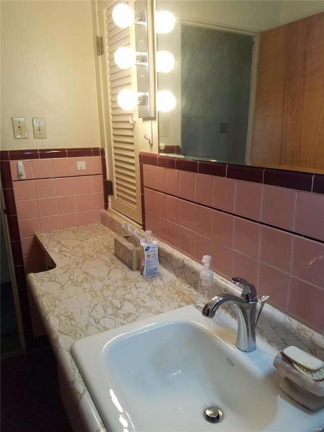 Main bath with Retro pink tile.