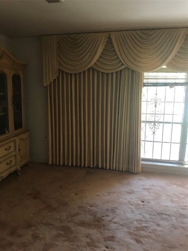 10202 Royal Oaks Dr, Houston, TX 77016 - photo 2