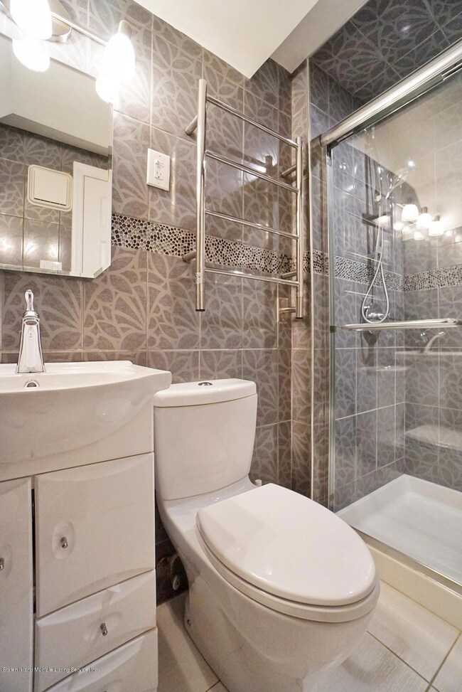 (8) Family Room Three Quarter Bath