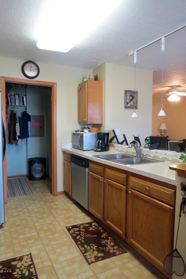 639 Millcrest Dr unit 639A, Marysville, OH 43040 - photo 6