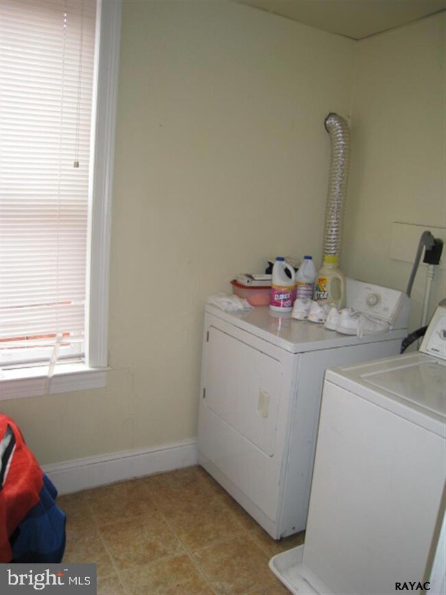 653 W Princess St, York, PA 17401 - photo 6