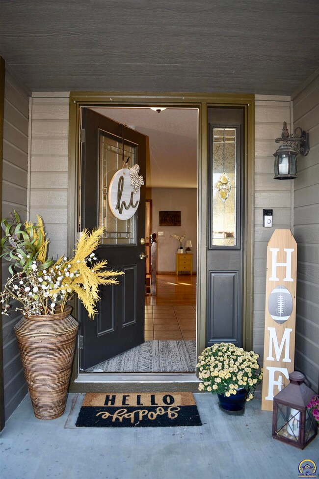 4509 SW Lakeside Dr, Topeka, KS 66610 - photo 2