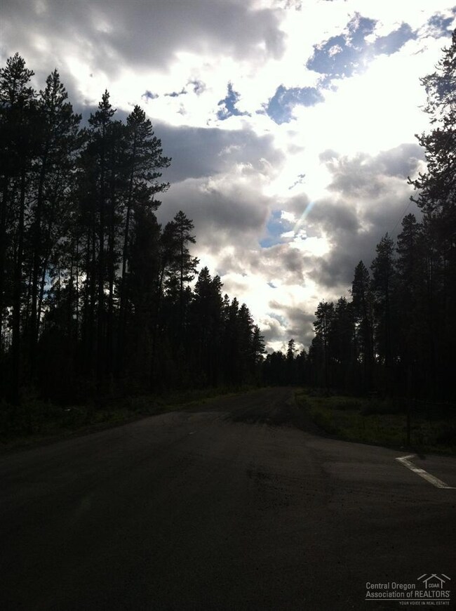 16975 Upland, Bend, OR 97707 - photo 2