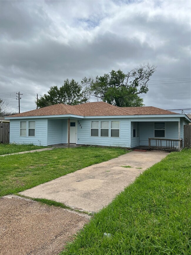 1002 Sally Anne Dr, Rosenberg, TX 77471 - photo 2