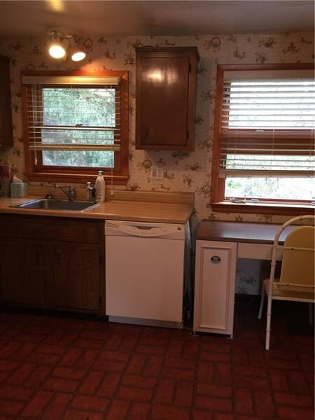Dishwasher, gas stove and refrigerator included
