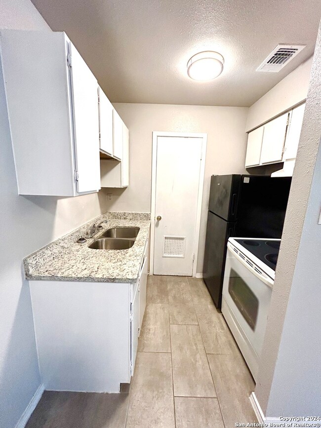 703 W Summit Ave unit 1, San Antonio, TX 78212 - photo 7