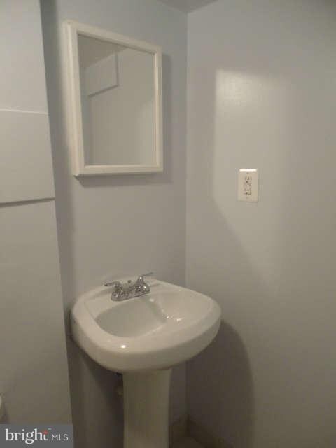 5526 B St SE, Washington, DC 20019 - photo 7