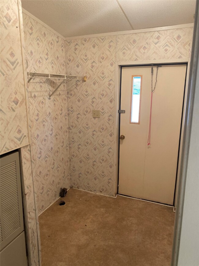 402 Otto St, East Bernard, TX 77435 - photo 4