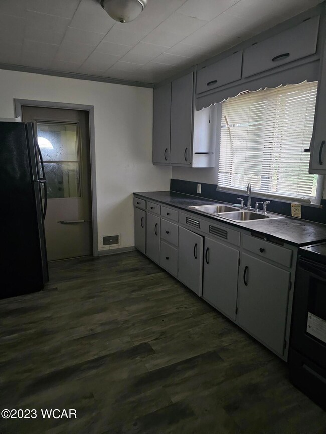 381 S McDonel kitchen