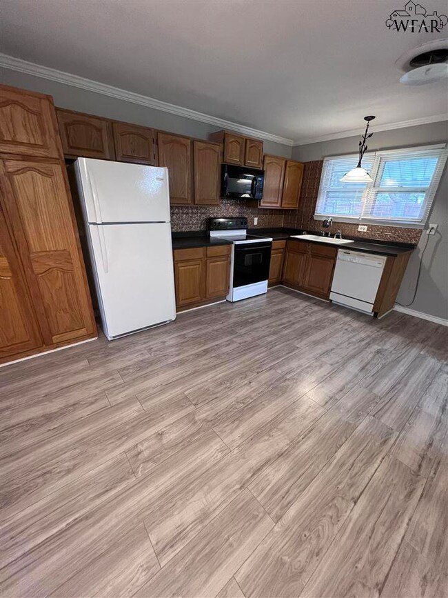 1213 37th St, Wichita Falls, TX 76302 - photo 5