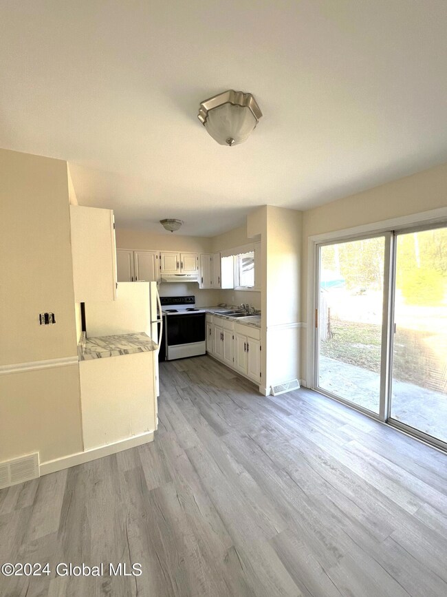 3151 E Old State Rd unit B, Schenectady, NY 12303 - photo 2