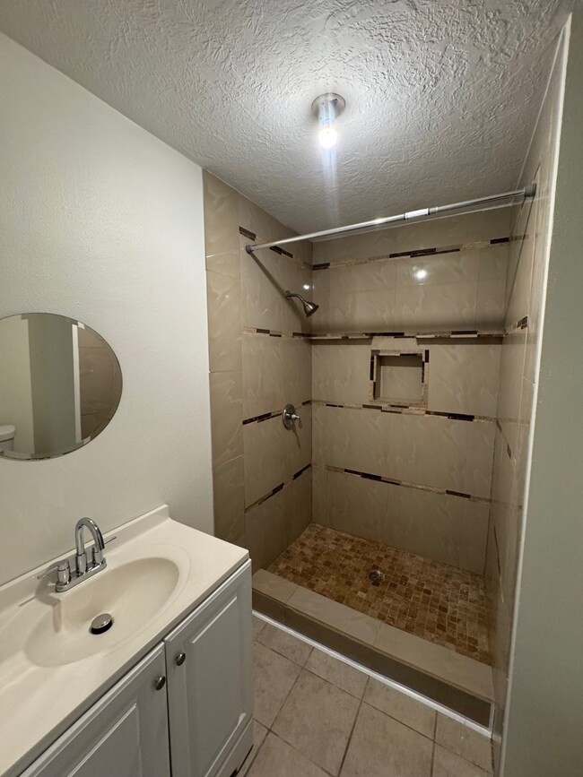 10134 Kirkglen Dr unit 3, Houston, TX 77089 - photo 4