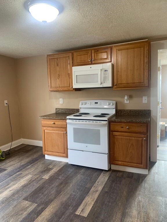 138 Colton St, Springfield, MA 01109 - photo 6