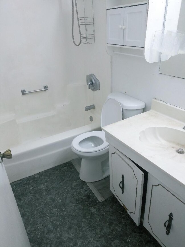 2404 Provincetown Dr, Country Club Hills, IL 60478 - photo 2