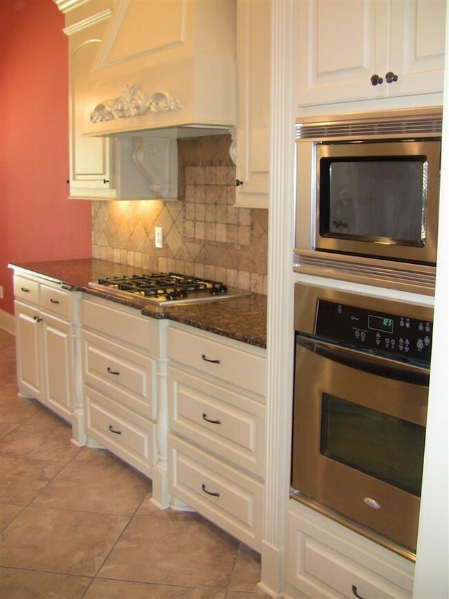 Granite counters, stainless appliances