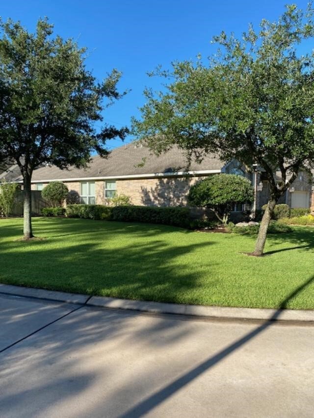 Great Location! 1/2 block from lake with walking trails. Park and walking trail also across the street