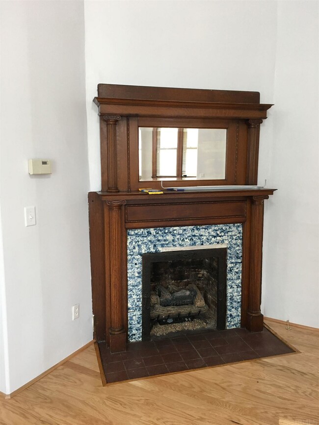 119 W Mechanic St, Bloomfield, IN 47424 - photo 2