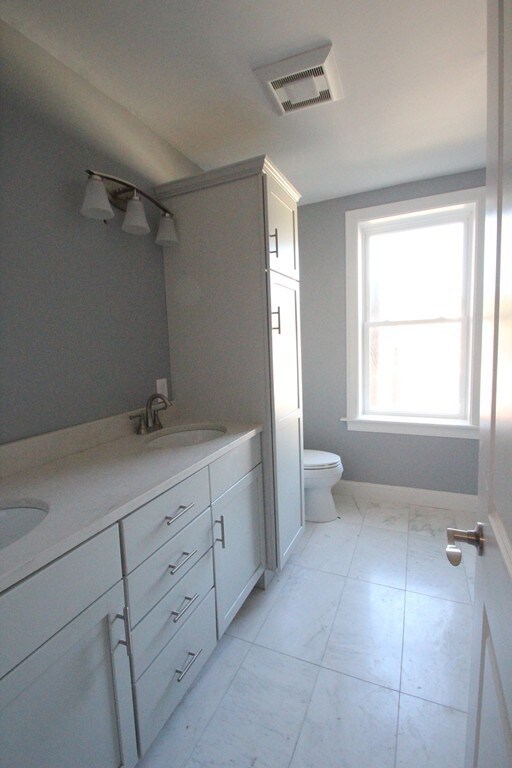 177 Winthrop Rd unit 2, Brookline, MA 02445 - photo 2