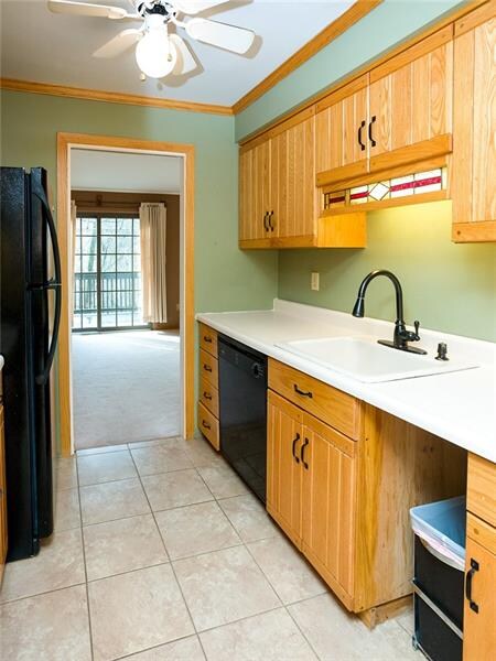 The fully equipped kitchen offers plenty of cabine