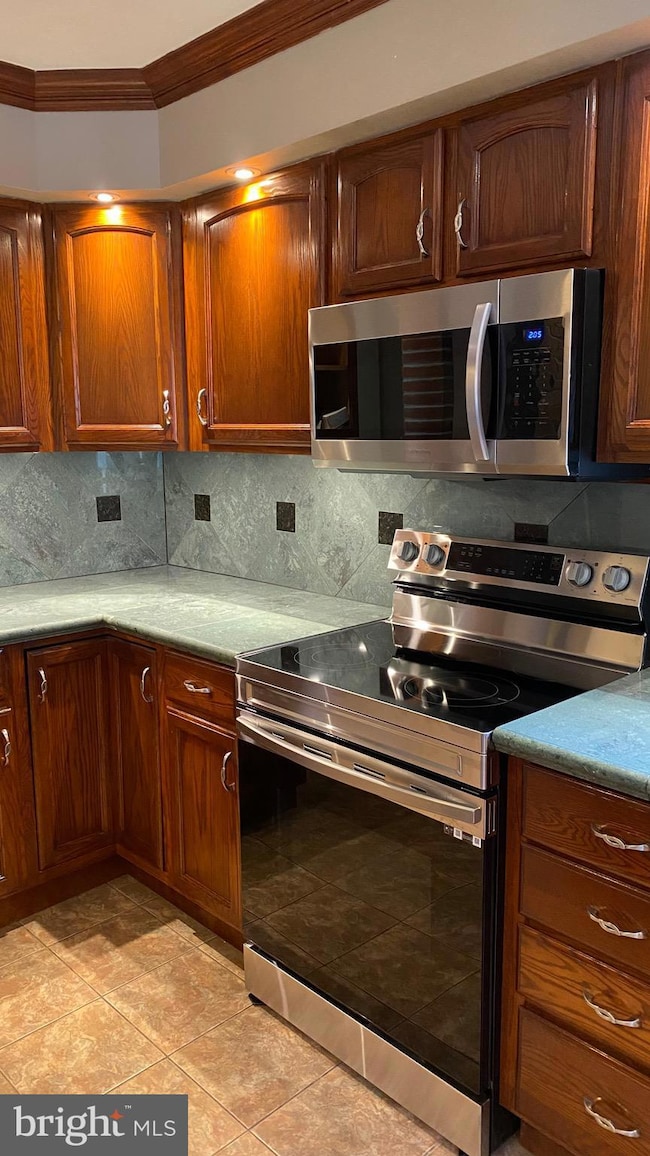 2223 Noble St, Reading, PA 19609 - photo 7