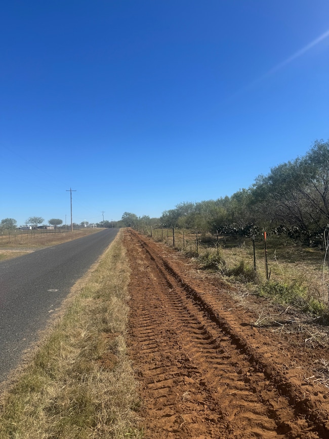 222 Dairy Rd, Pleasanton, TX 78064 - photo 3