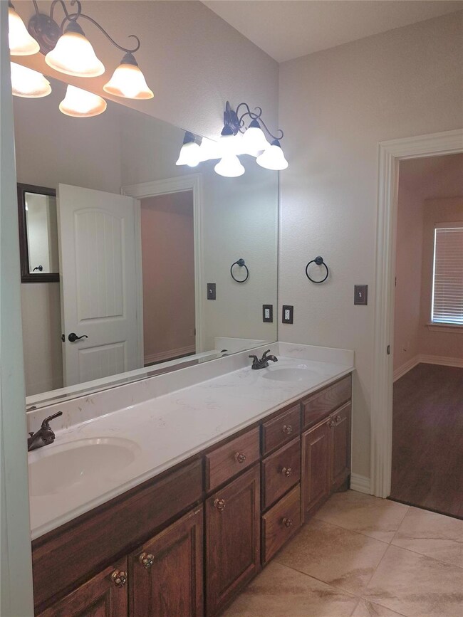 1301 Dicey Rd unit 201, Weatherford, TX 76085 - photo 4