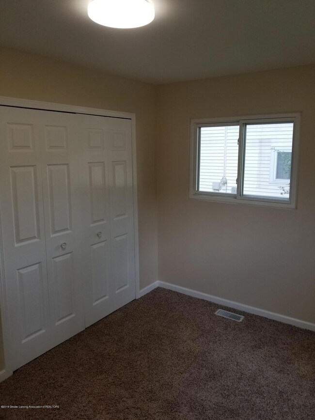 310 Valley Ct, Mason, MI 48854 - photo 5