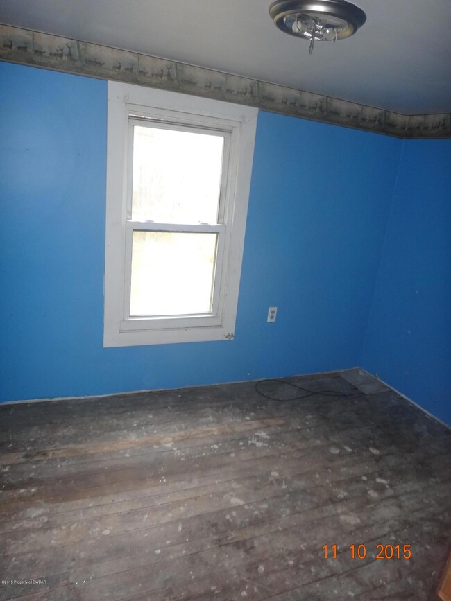 69 W Poplar St, Nanticoke, PA 18634 - photo 3