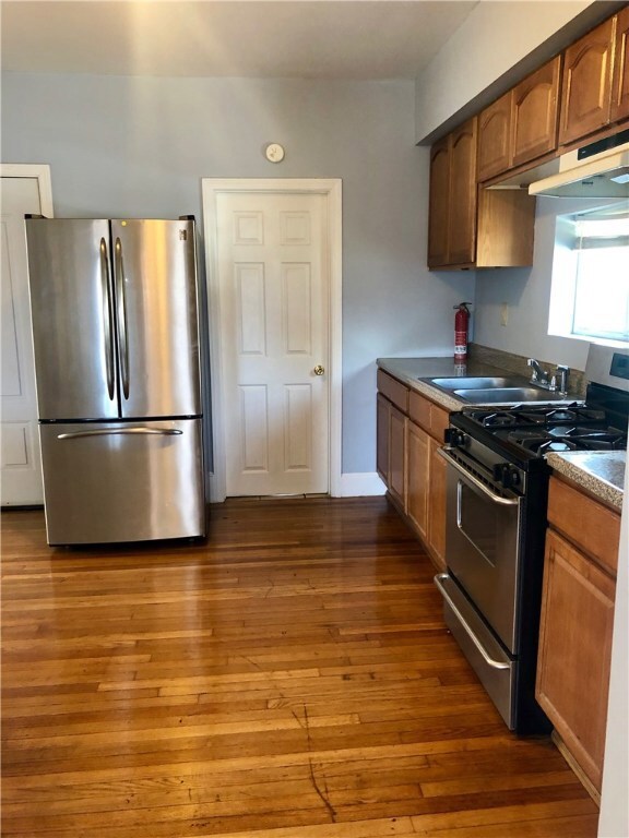 21 Thackeray St, Providence, RI 02907 - photo 2