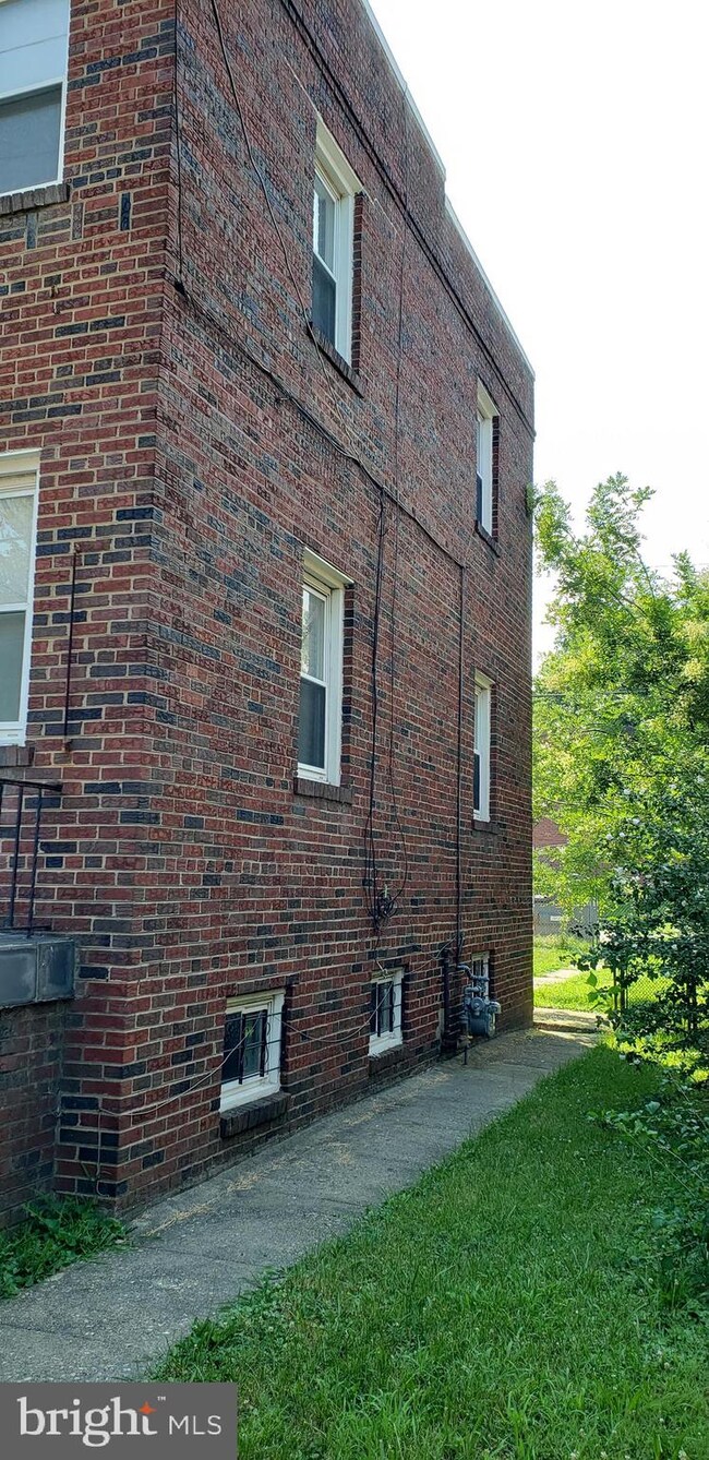 404 Division Ave NE, Washington, DC 20019 - photo 2