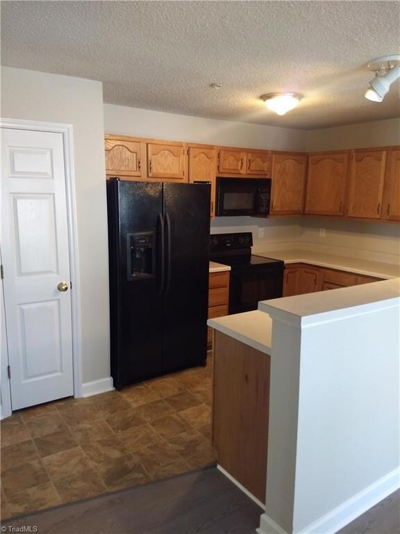 814 Rivertree Ln unit 814, Winston Salem, NC 27103 - photo 4