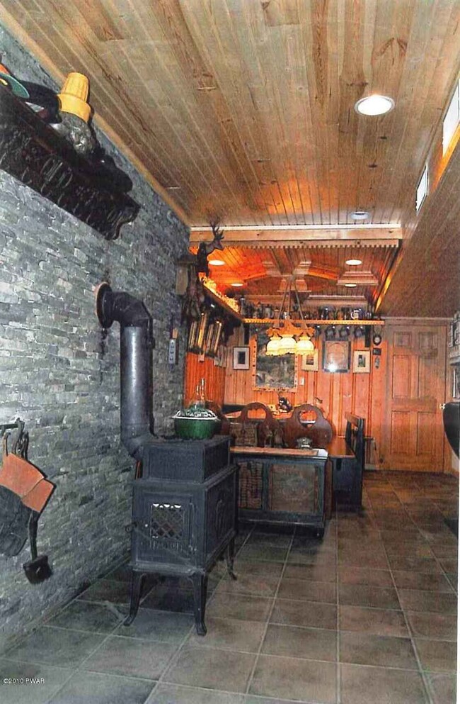 310 Dorys Rd, Dingmans Ferry, PA 18328 - photo 4